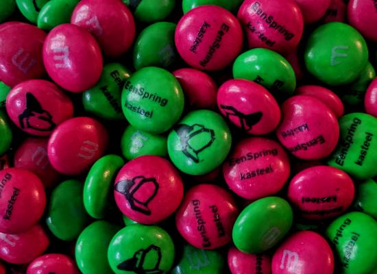 M&M's voor de kinderen bij het huren van een springkasteel!
